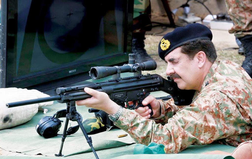 GENERAL RAHEEL SHARIF IS FIRING A GUN IN NEW PAK ARMY UNIFORM