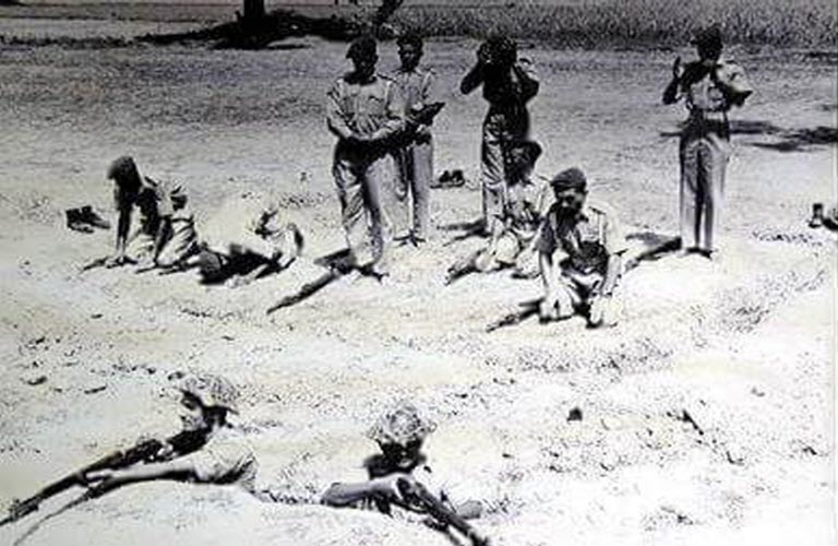 PAK ARMY PRAYING DURING 1965 WAR