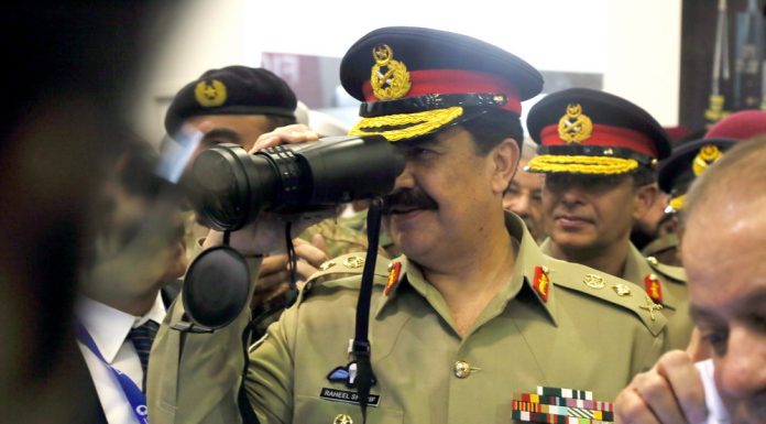 GENERAL RAHEEL SHARIF with SHIBLI SKUA LR THERMAL BINOCULAR