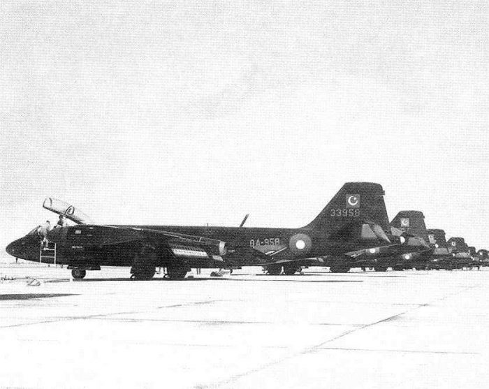 PAK PAF B-57 Aircrfats 8-Pass Charlie