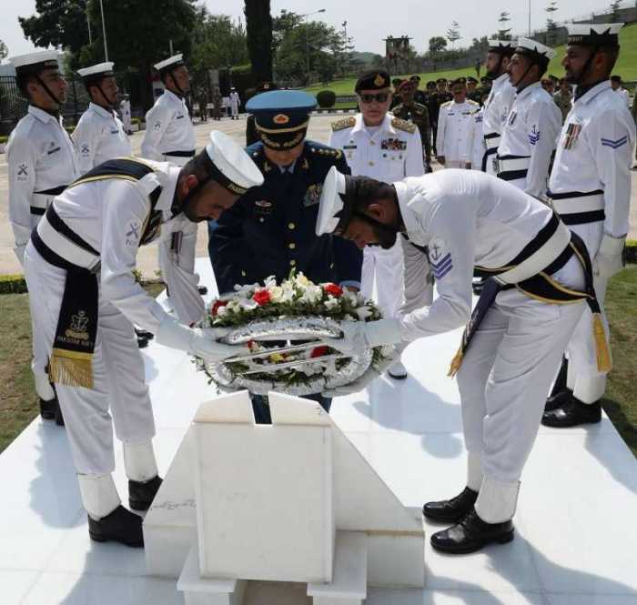 CHINESE CMC General laying a Floral Wreath at Shuhada's Monument