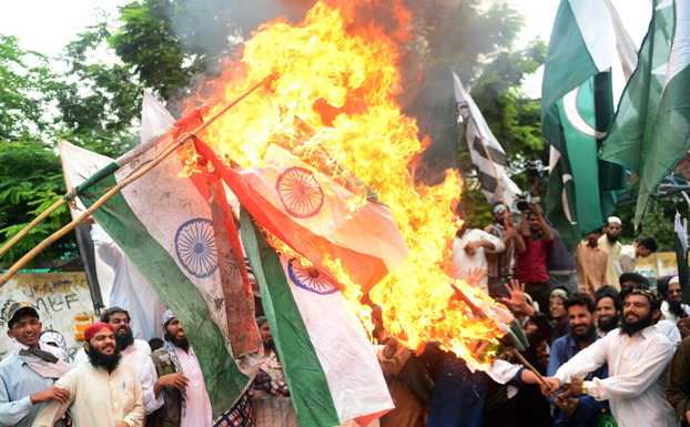 indian army provide training to Anti-Muslim Elements in indian Occupied Kashmir