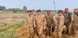 Army-Chief-visits-earthquake-affected-areas-of-AJK-1280x720