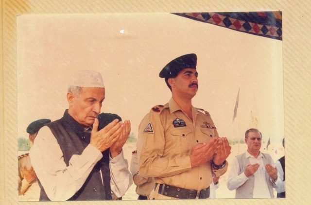 OLD PICS OF SACRED SON OF SACRED COUNTRY PAKISTAN GENERAL RAHEEL SHARIF 4