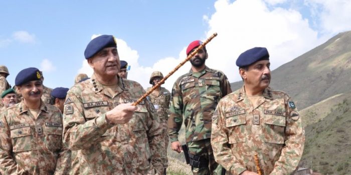 GENERAL QAMAR AHMED BAJWA VISITED FORWARD POSTS ALONG LOC ON MONDAY APRIL 29 2020