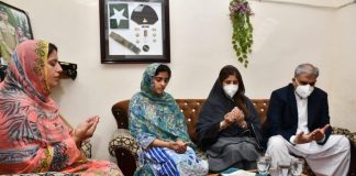 COAS General Bajwa Visited Family Of Lieutenant Nasir Shaheed And Offers Fatiha For Sacred Departed Soul