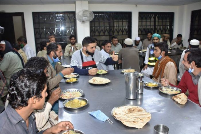 Famous TURKISH CHEF Burak Ozdemir Enjoying Dinner with PAKISTANI People in Islamabad