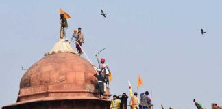 Flag of Khalistan and Nishaan Sahib Hoisted on Lal Qilla in New Delhi