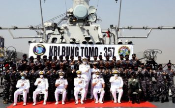 CNS Admiral Amjad Khan Niazi visited the Indonesian Navy Ship KRI BUNG TUMO during the ongoing AMAN-21 Multinational Naval Exercise