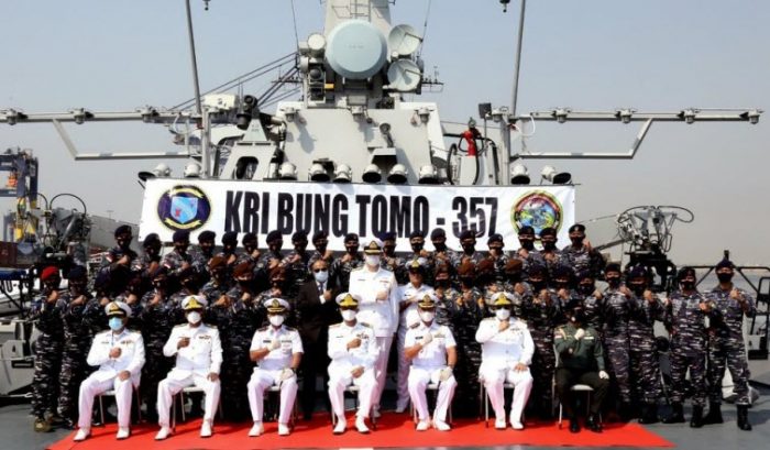 CNS Admiral Amjad Khan Niazi visited the Indonesian Navy Ship KRI BUNG TUMO during the ongoing AMAN-21 Multinational Naval Exercise