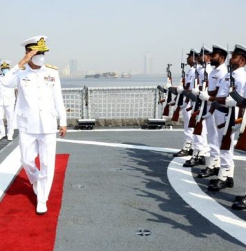 CNS Admiral Amjad Khan Niazi visited the Sri Lankan Navy Warship GAJABAHU during the ongoing AMAN-21 Multinational Naval Exercise