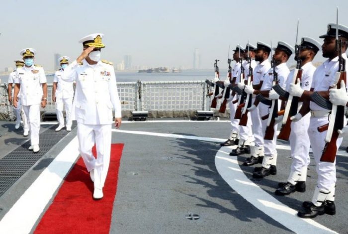 CNS Admiral Amjad Khan Niazi visited the Sri Lankan Navy Warship GAJABAHU during the ongoing AMAN-21 Multinational Naval Exercise