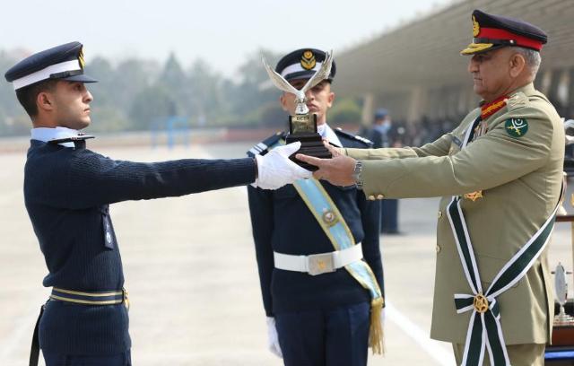 COAS giving trophy to Best Cadets of PAF