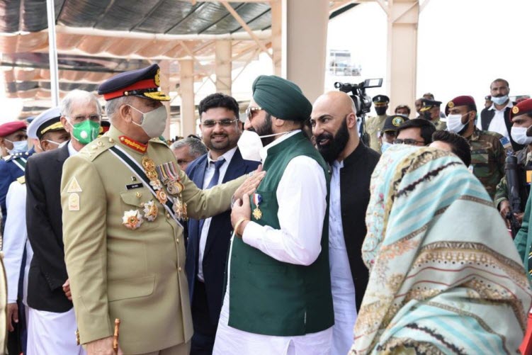 COAS General Qamar Javed Bajwa with Sikh Community During PAKISTAN DAY Parade 2021