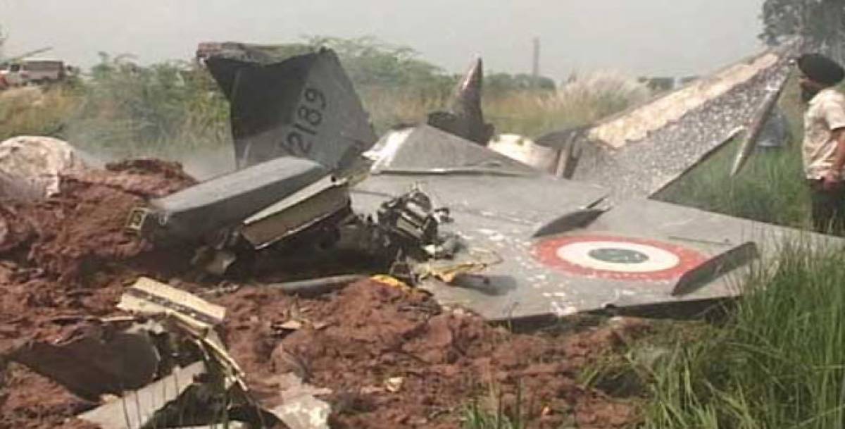 indan air force Group Captain Pilot Burns Alive As iaf Mig-21 Bison Aircraft Crashed In Central india Due to Usual Technical Glitch