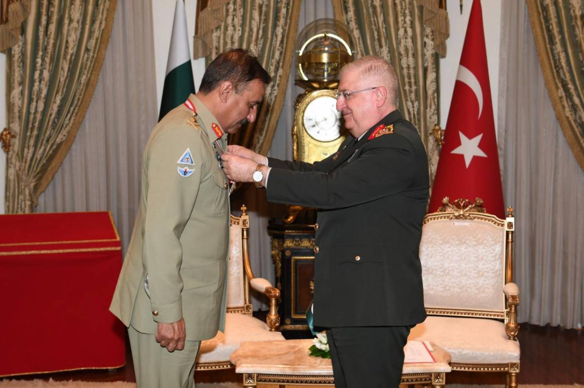 CJCSC General Nadeem Raza awarded TURKEY's highest military award