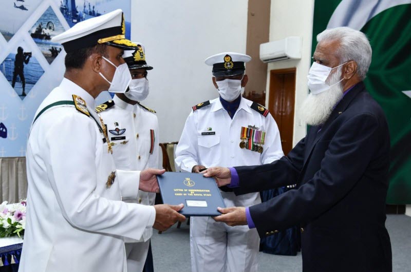 CNS Admiral Amjad Khan Niazi confers Tamgha-i-Imtiaz Military