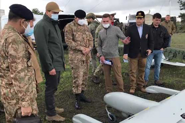 COAS General Qamar Javed Bajwa Witnesses Live Test Firing Of Different Weapons During Visit To Military Test Site In Kharkiv Region Of Ukraine