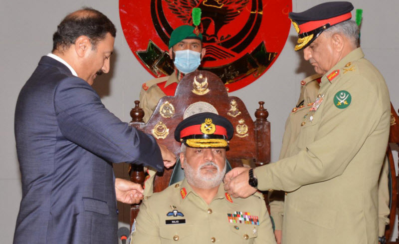 COAS General Qamar Javed Bajwa installs Lieutenant Gen Majid Ehsan as Colonel Commandant of Punjab Regiment