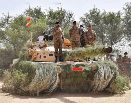 COAS General Qamar Javed Bajwa Witnesses The Strike Corps Drills At Southern Command Multan