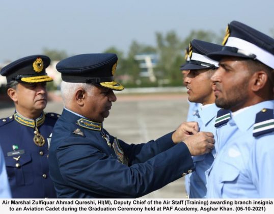 PAF Air Marshal Zulfiquar Ahmad Qureshi awarding insignia to passed out cadets