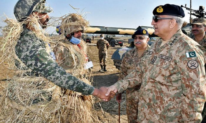 COAS General Bajwa witnesses the Victory Shield Drill in Chawinda