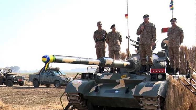 PAK ARMY CHIEF General Qamar Javed Bajwa Witnesses The Victory Shield Exercise In Sialkot