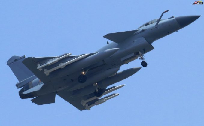 PAKISTAN Acquires Full Squadron Of CHINESE J-10CP 4.5++ Gen Semi-Stealth Fighter Jet To Counter indian Rafale Jet In A Potential Conflict