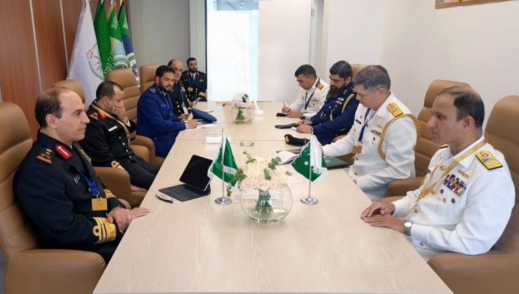 CNS Admiral Amjad Khan Niazi visits Saudi Arabia and meets armed forces' heads
