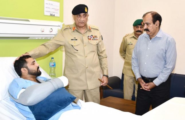 COAS General Qamar Javed Bajwa inquired about the Health of Major Harris during Lahore visit