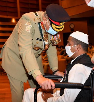 COAS General Qamar Javed Bajwa confers the Military Awards to PAK ARMY personnel for their gallantry acts during operations