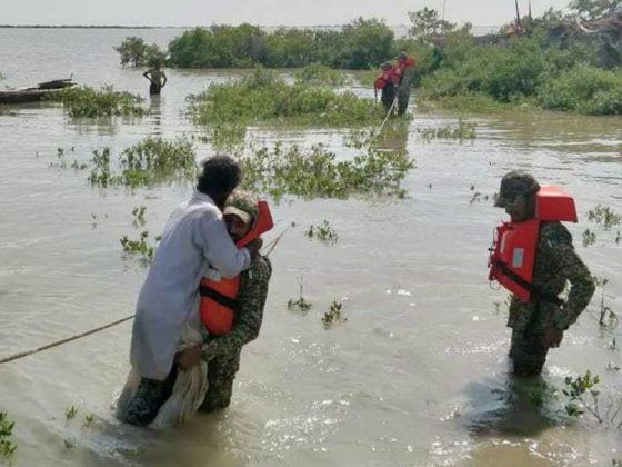 PAK NAVY continues relief operations in flood-hit areas of Sindh and Balochistan