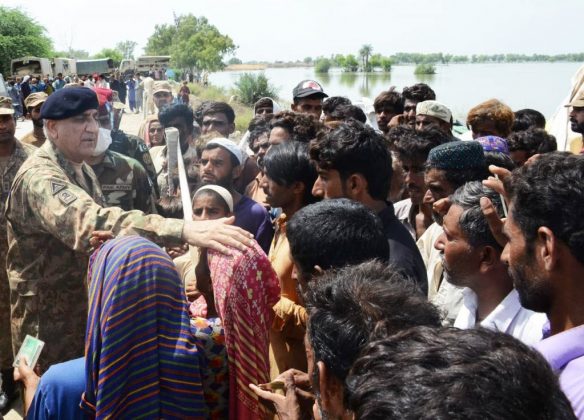 COAS General Qamar Javed Bajwa Spent The Whole Day With Flood Affected Victims In Different Villages At Villages At Jillani - Khairpur And Kambar Shahdad Kot