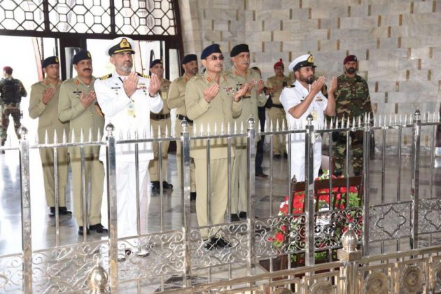 COAS General Asim Paid Homage to the Father of the NATION His Excellency QUAID-E-AZAM MUHAMMAD ALI JINNAH on Karachi visit