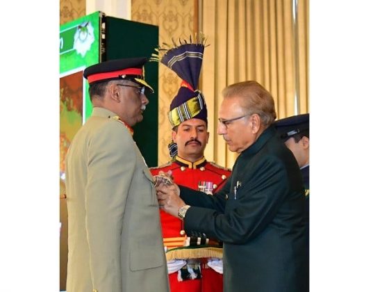 President Arif Alvi confers Nishan-e-Imtiaz Military upon CJCSC General Sahir Shamshad Mirza in Islamabad