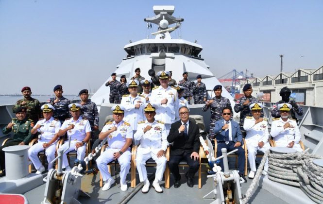Naval Chief visits foreign ships participating in 8th Multinational Naval Exercise AMAN-23