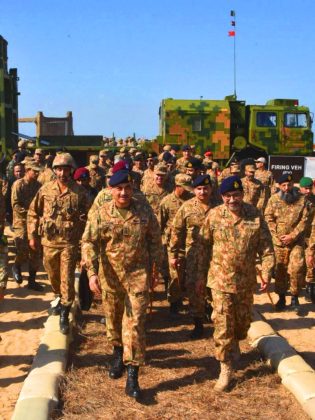 COAS General Asim Munir Witnesses The Integrated Firepower And Battle Maneuvers Of PAK ARMY HIMADS - LOMADS - SHORADS And ESHORADs During Air Defense Ex AL-BAYZA-III 2024 At Sonmiani