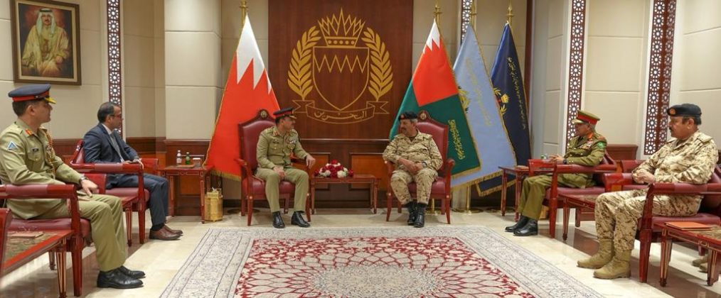 PAK ARMY CHIEF meeting with the Top Bahrain Military Leadership