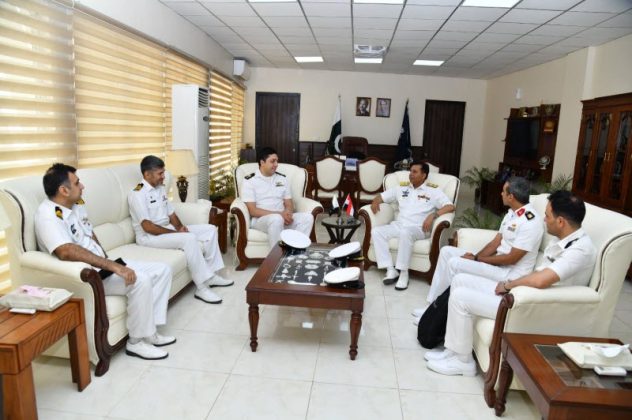 High-profile Egyptian Navy delegation led by Commander (EN) Hamdy Omar Mohamed Ghobara visits PAK NAVY units during visit to Karachi