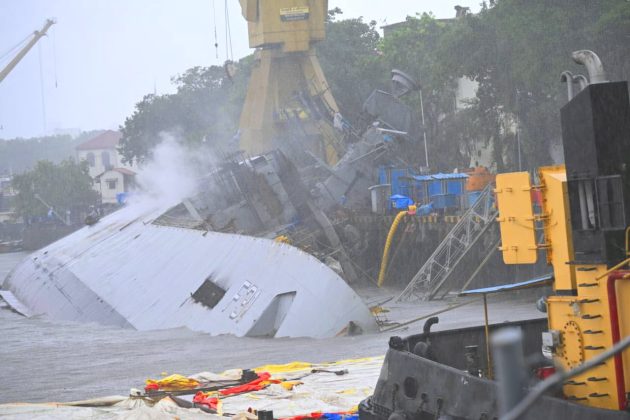 indian frigate insa Brahmaputra completely destroyed by Freedom Fighters at dockyard in indian Occupied mumbai