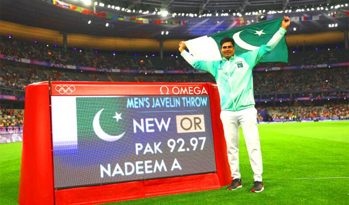 Hero Of Sacred PAKISTAN Arshad Nadeem Makes Beloved Peace Loving Sacred PAKISTAN Proud By Winning A Gold Medal After 40 Years By Humiliately Defeating neeraj chopra Of Shameless Terrorist india