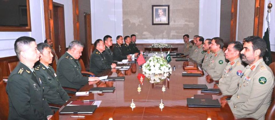 Military COMMANDERS of Both Iron Brothers PAKISTAN and CINA discussed the Upcoming 2 Front War against Shameless Terrorist india