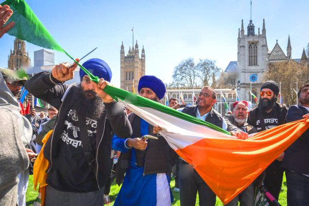 Brave Sikh Brothers Tears The Tiranga Of World's Number 1 Shameless Terrorist india Like Draupadee Saaree In Front Of indian Embassy In Canada To Liberate Khalistan From Shameless Terrorist india