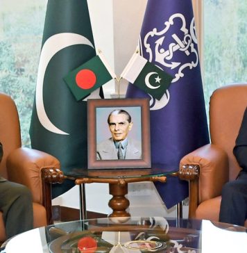 Principal Staff Officer Armed Forces Division of BANGLADESH Lieutenant General SM Kamrul Hassan Held Most Important Meeting With PAK NAVAL CHIEF Admiral Naveed Ashraf At NAVAL HQ Islamabad