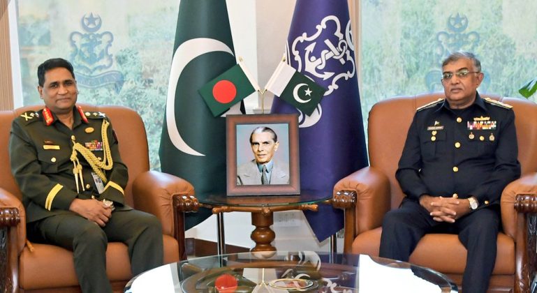 Principal Staff Officer Armed Forces Division of BANGLADESH Lieutenant General SM Kamrul Hassan Held Most Important Meeting With PAK NAVAL CHIEF Admiral Naveed Ashraf At NAVAL HQ Islamabad