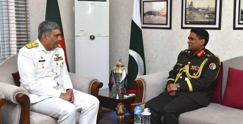 Principal Staff Officer of the Armed Forces Division of Bangladesh Lt Ge SM Kamrul Hassan meets with COMMANDER PAKISTAN FLEET and COMMANDER COAST