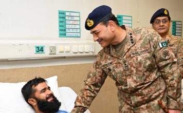 PAK ARMY CHIEF General Hafiz Syed Asim Munir Inquires The Health Of PAK ARMED FORCES And PAK CITIZENS During MARKA-E-HAQ OPERATION BUNYAN-UM-MARSOUS