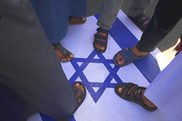 Brave HAMAS Freedom Fighters Brutally Kills 5 x bastard israeli idf human animals Like Rabid Dogs And Dispatched Them To Hell in Central Gaza