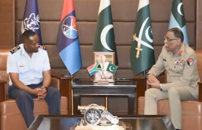 CHAIRMAN JOINT CHIEFS OF STAFF COMMITTEE General Sahir Shamshad Mirza And Chief Of South African Air Force Lieutenant General Wiseman Simo Mbambo Meet at Joint Staff HQ Rawalpindi