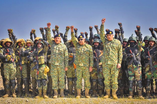 CNS Admiral Muhammad Naveed Ashraf Paid High-Profile visit to the Forward Posts in Creeks Areas to Review Combat Preparedness and Operational Preparedness